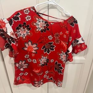 Red short sleeve Como Vintage blouse with bell sleeves, white/black flower decor